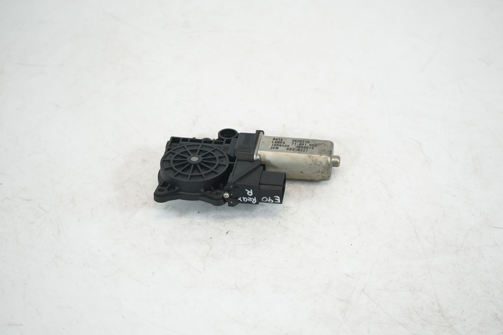 Rear door window regulator with motor (5)