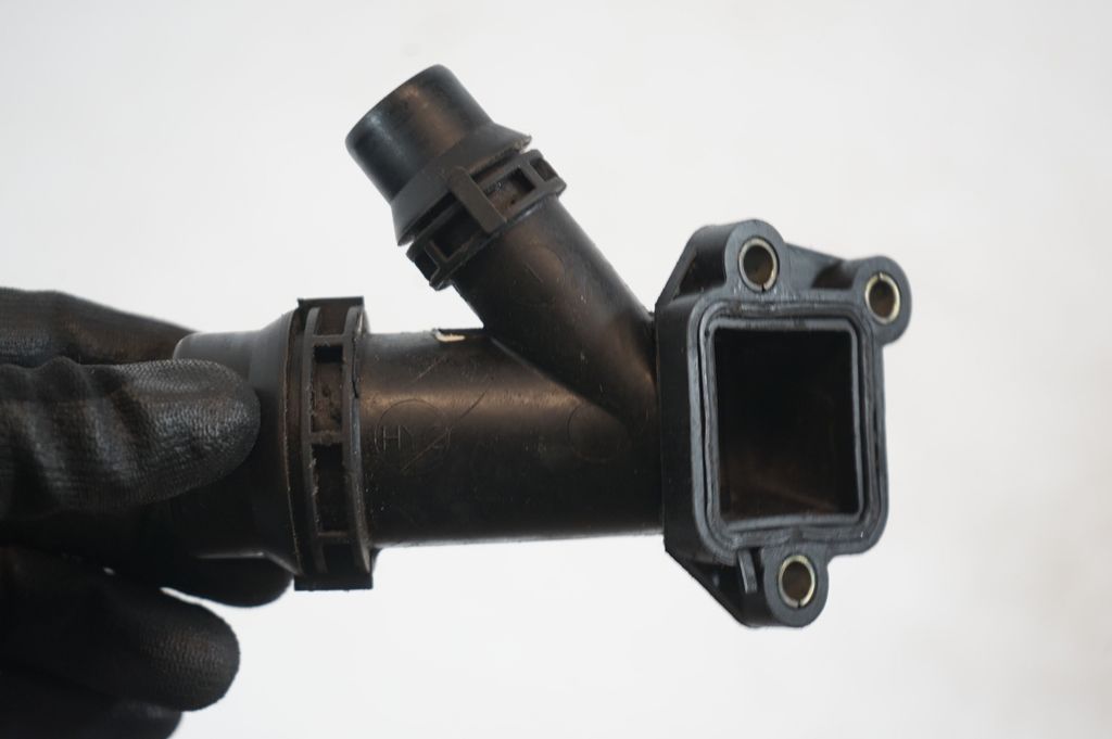 Engine coolant pipe/hose (7)