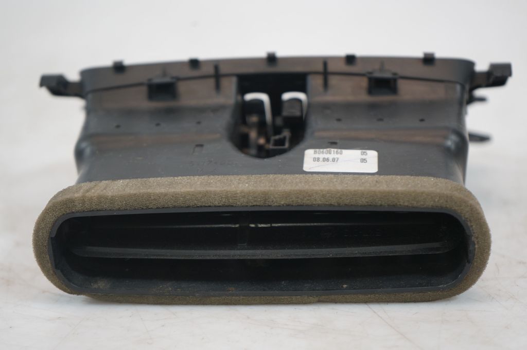 Rear air vent grill (7)
