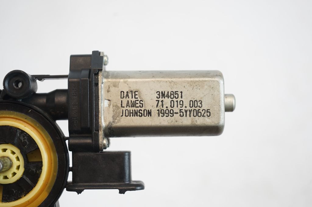 Front door window regulator with motor (8)