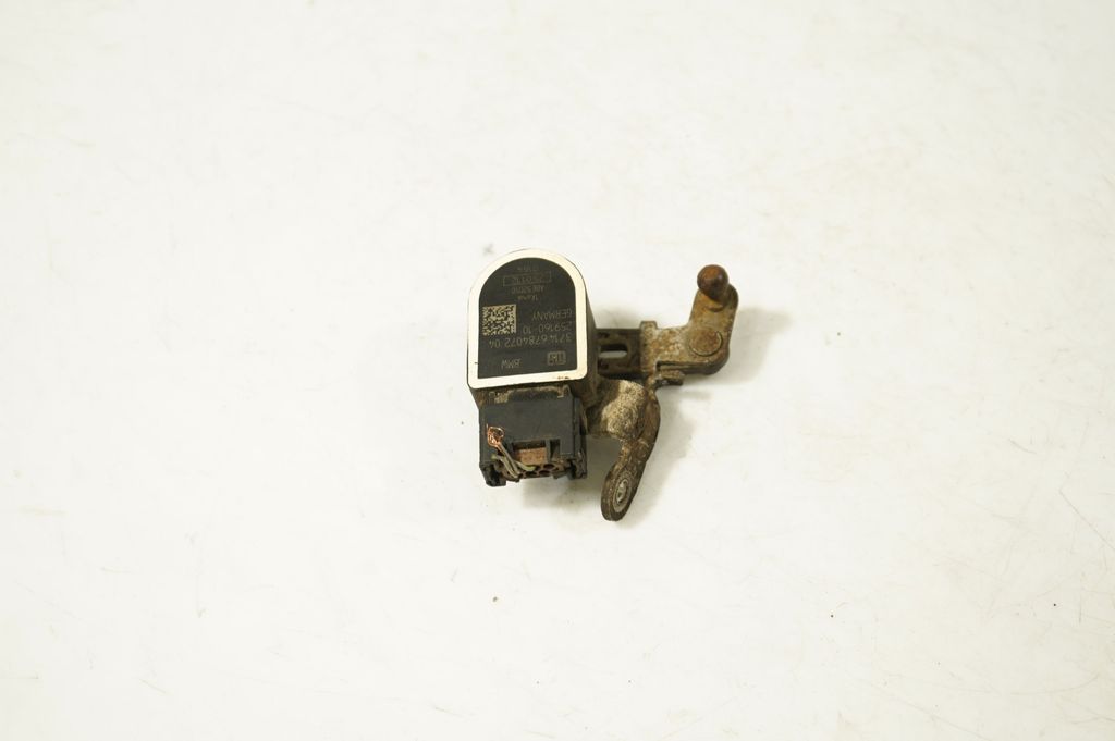 Accelerator throttle pedal