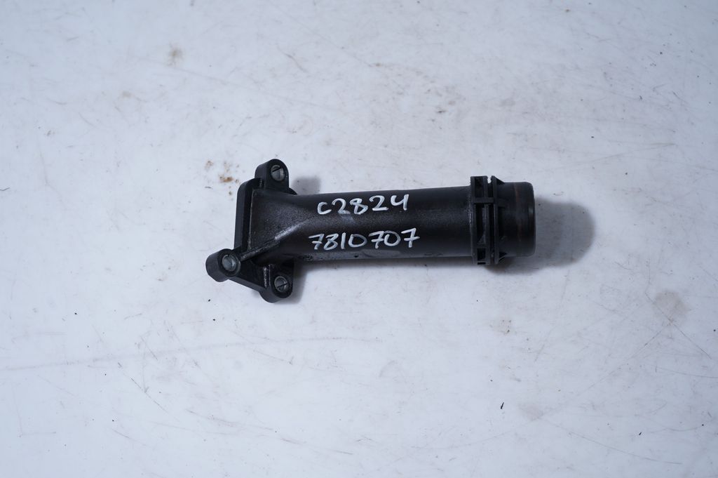 Engine coolant pipe/hose