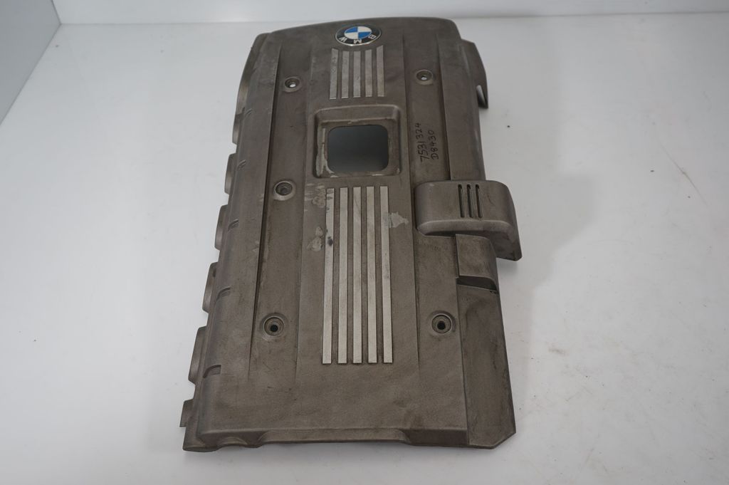 Engine cover (trim) (3)