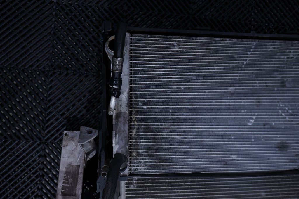 A/C cooling radiator (condenser) (6)