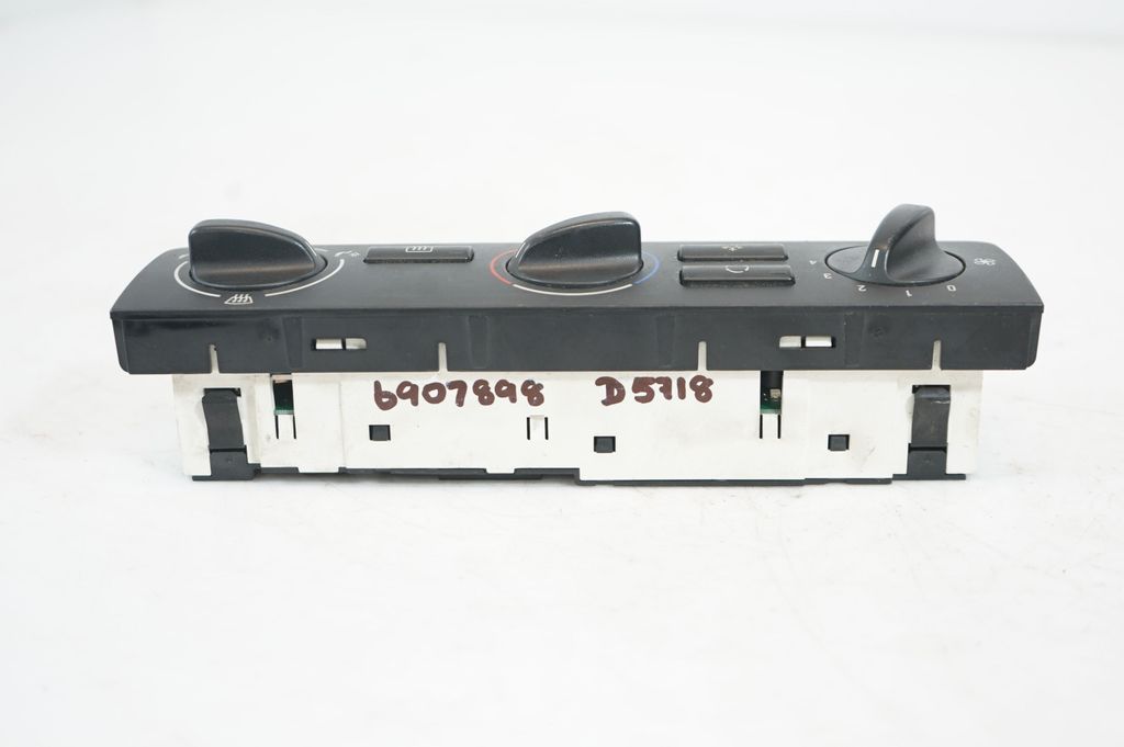 Climate control unit (9)