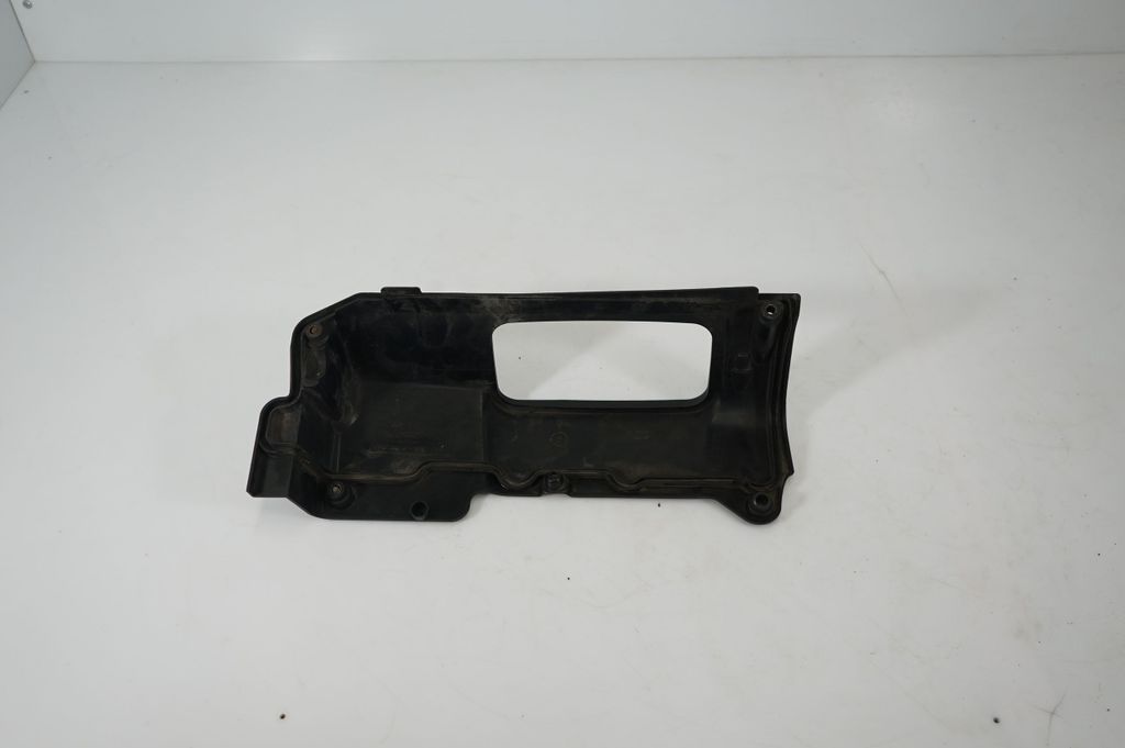 Engine cover (trim) (5)