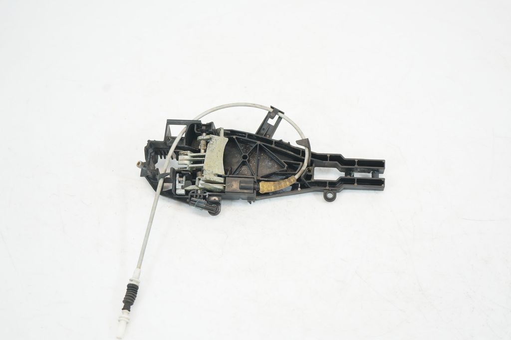 Rear door exterior handle/bracket (5)