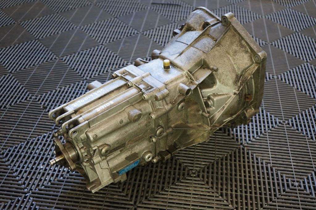 Manual 6 speed gearbox (6)