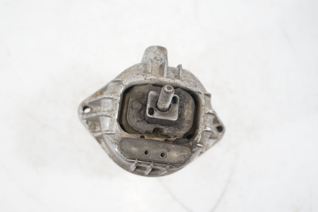 Engine mount bracket (7)