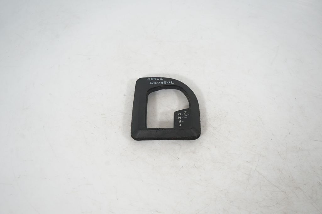 Gear shifter surround trim plastic (3)
