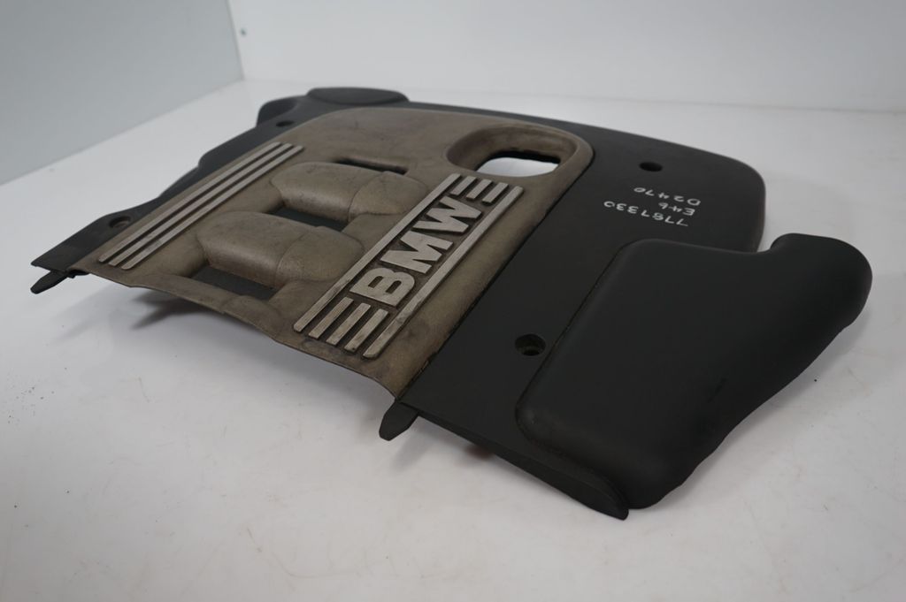 Engine cover (trim) (7)