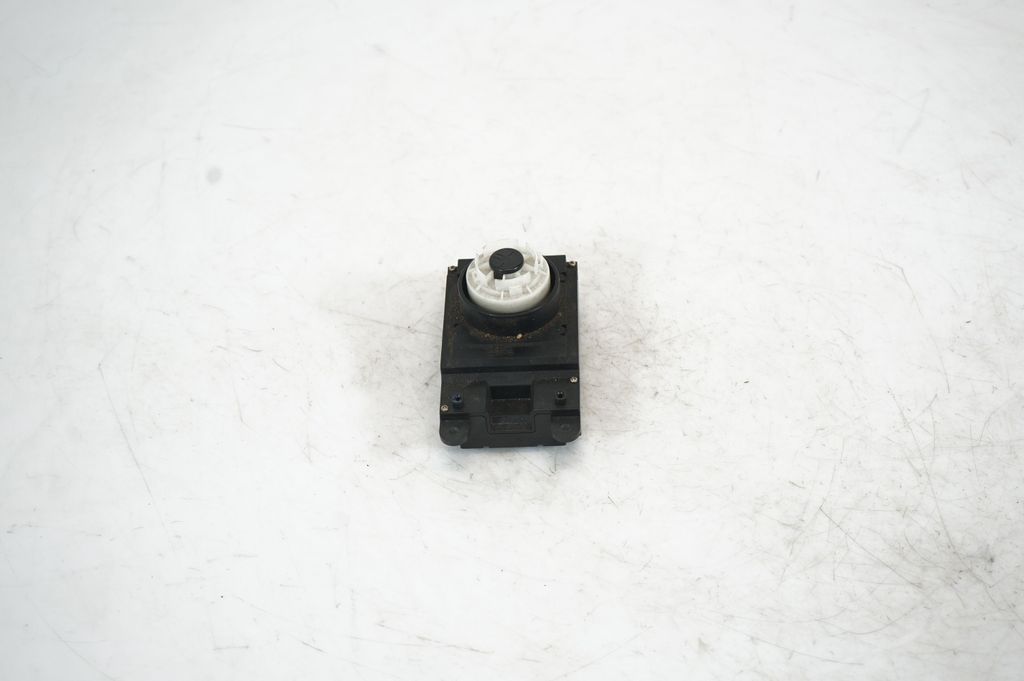 Head unit multimedia control