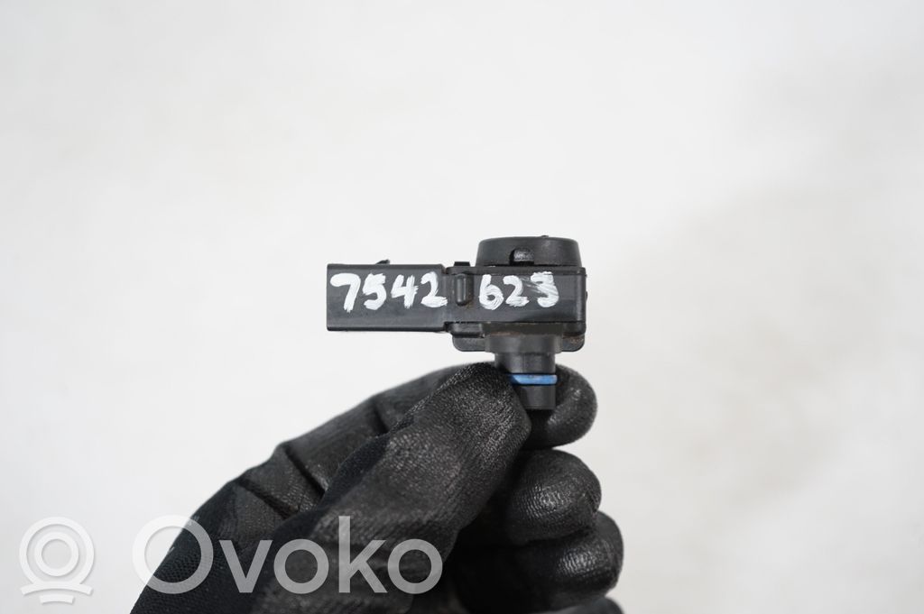 Air pressure sensor (7)