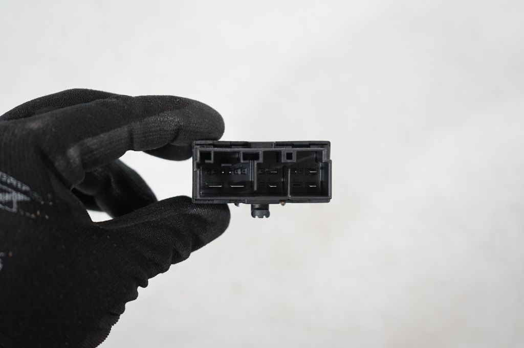 Seat control module (7)