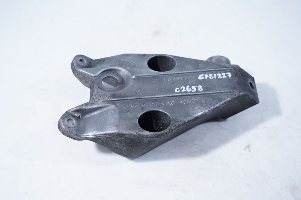 Engine mounting bracket (5)