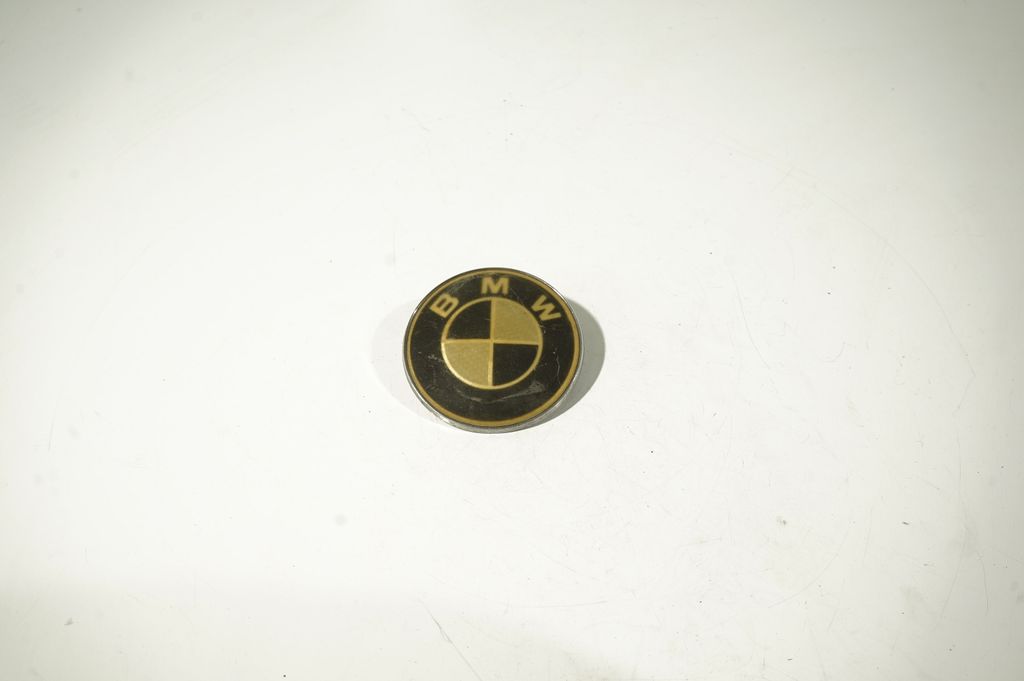 Manufacturer badge logo/emblem