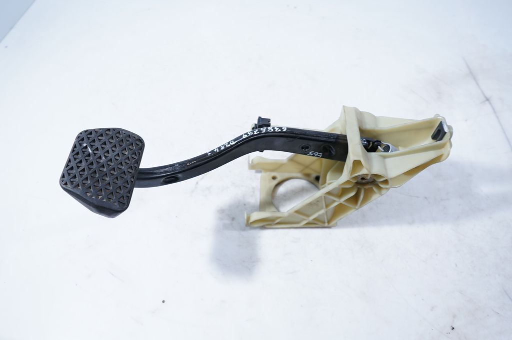 Clutch pedal (5)