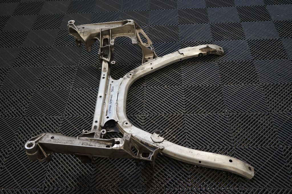 Front subframe (4)