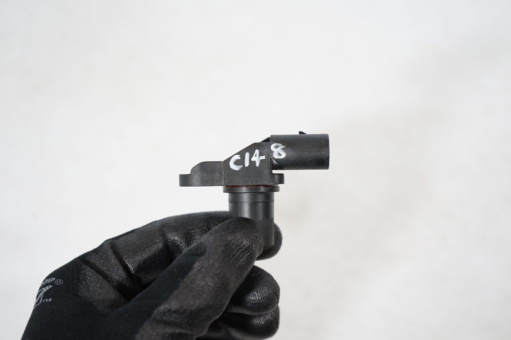 Camshaft position sensor (7)