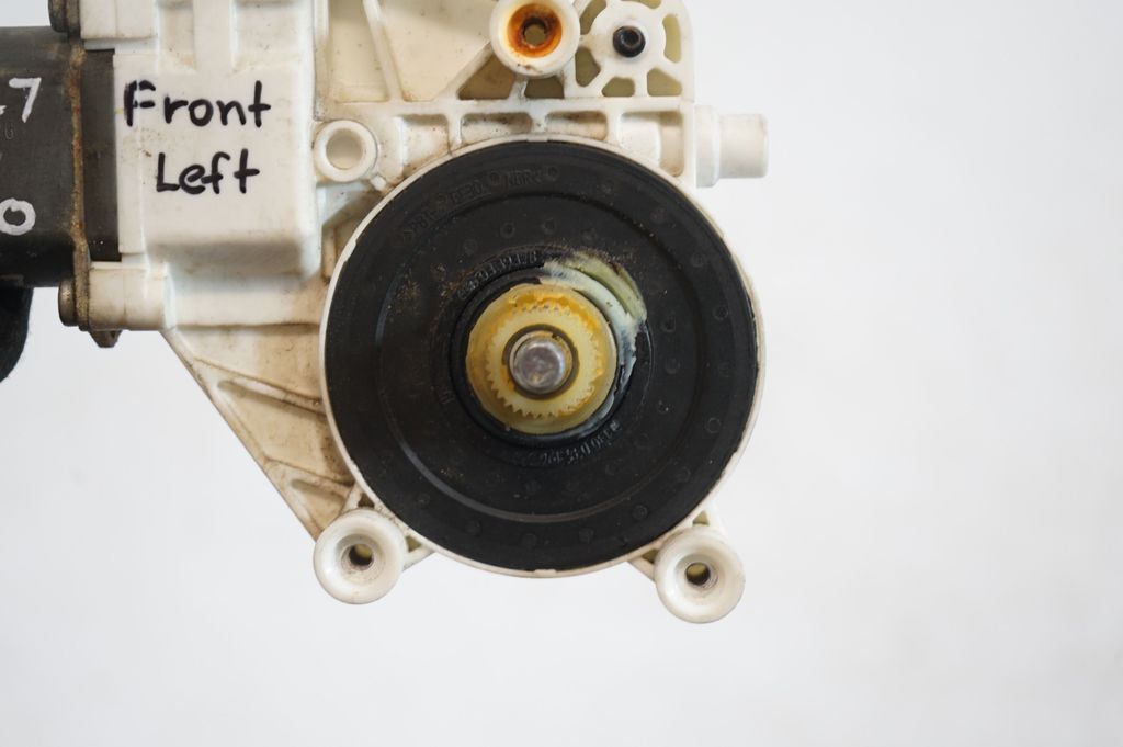 Front door window regulator with motor (7)