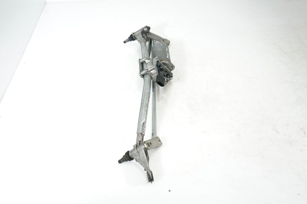 Front wiper linkage and motor (4)