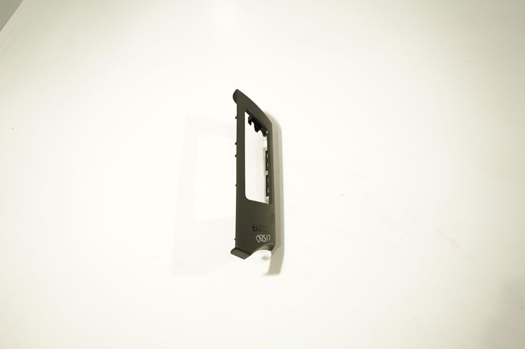 Dashboard glove box trim (4)