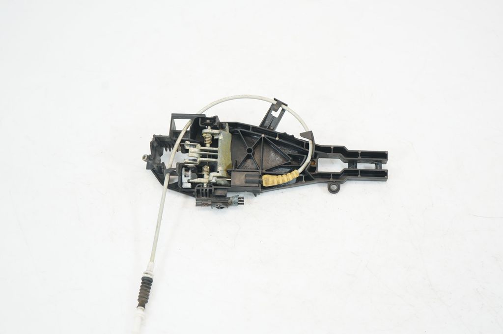 Rear door exterior handle/bracket (5)