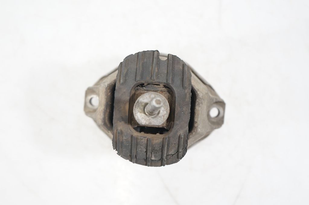 Engine mount bracket (7)
