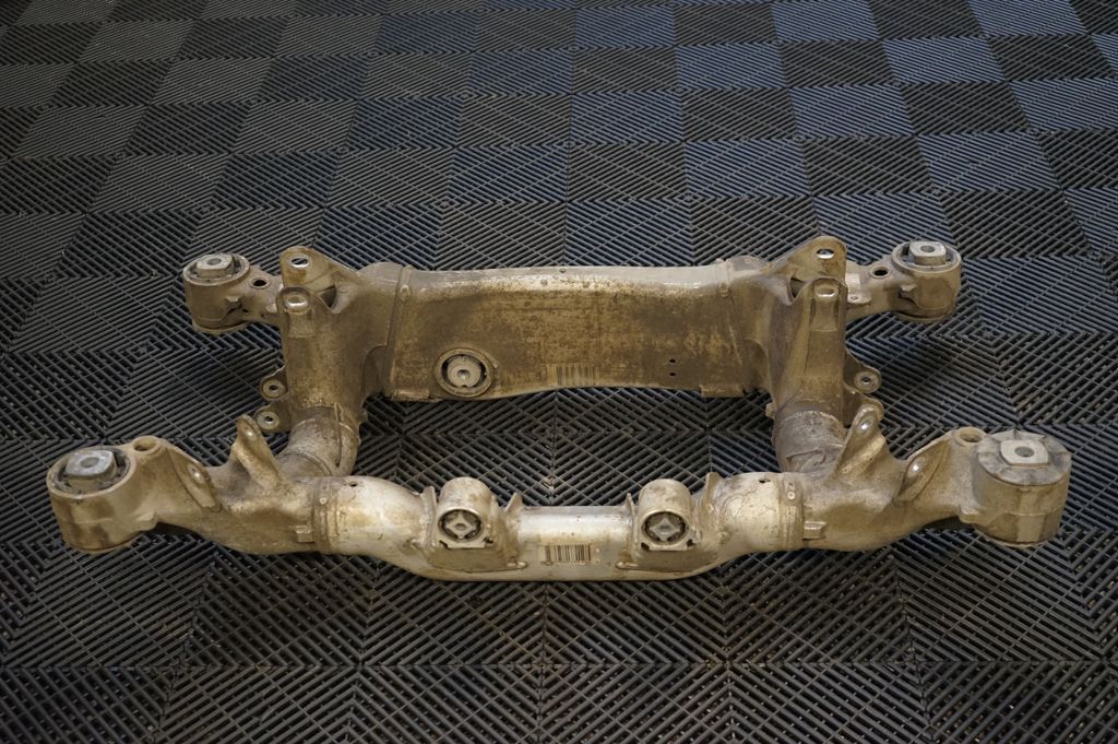 Rear subframe (5)