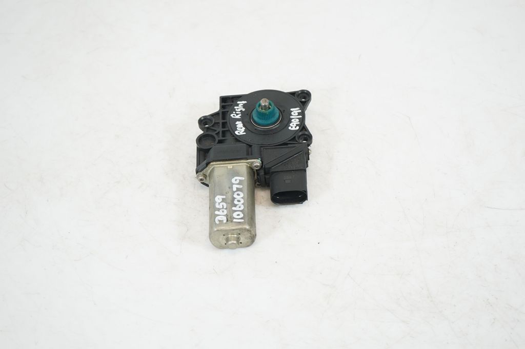 Rear door window regulator with motor (4)