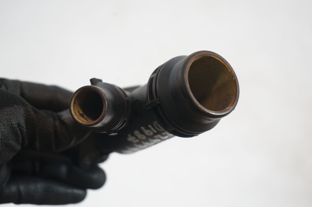 Engine coolant pipe/hose (7)