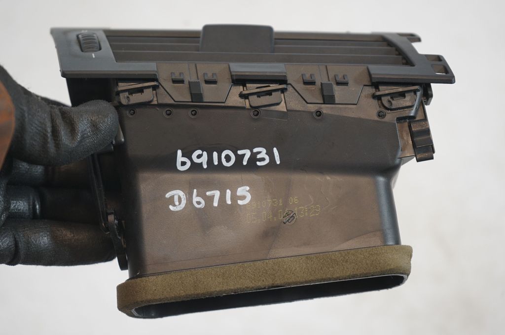 Dashboard side air vent grill/cover trim (8)