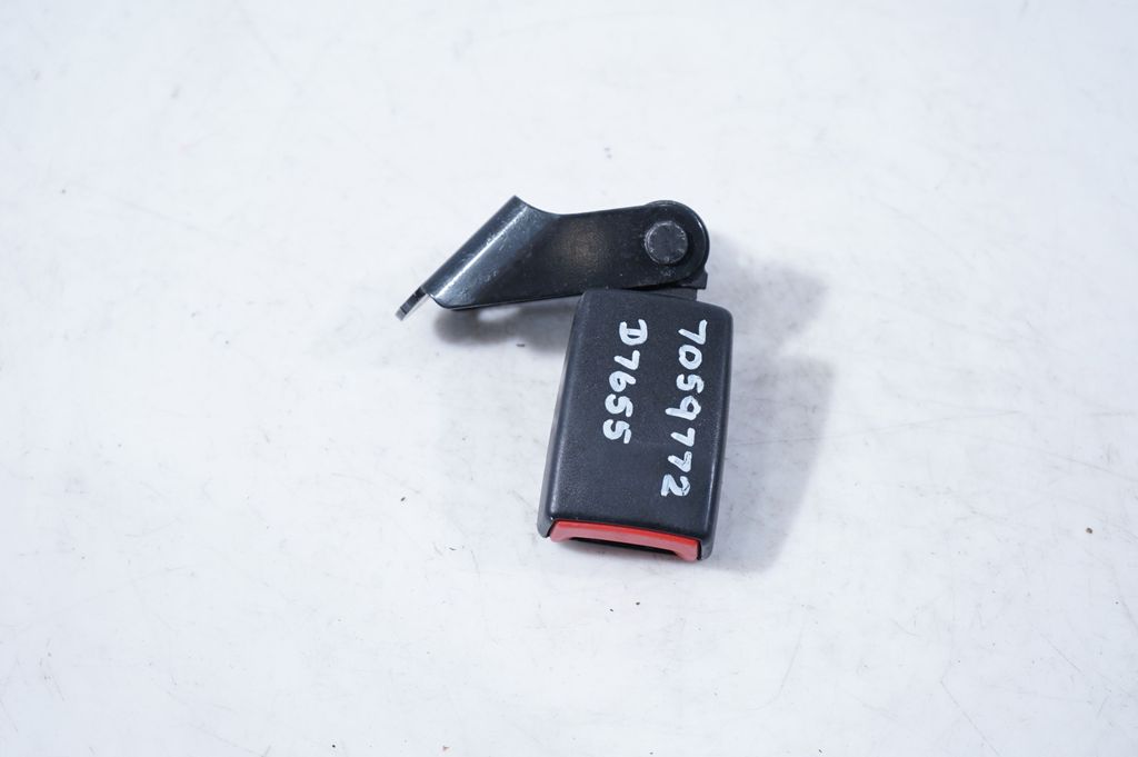 Rear seatbelt buckle (2)