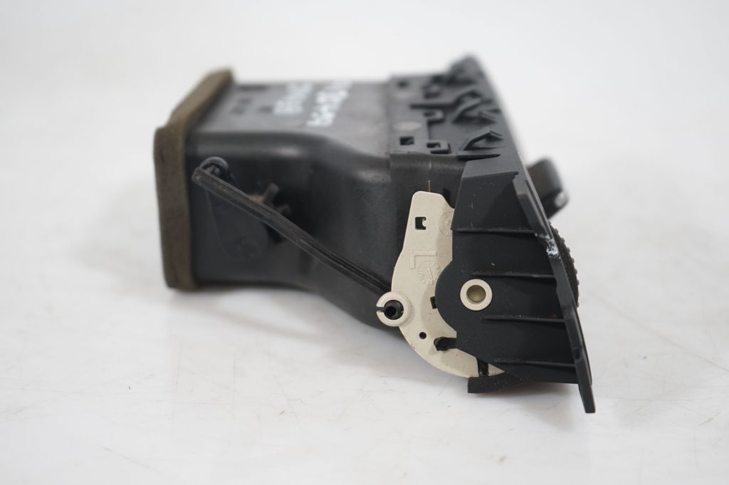 Dashboard side air vent grill/cover trim (7)