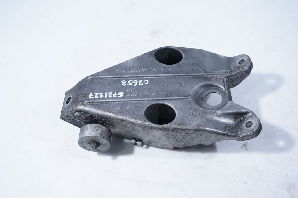 Engine mounting bracket (3)