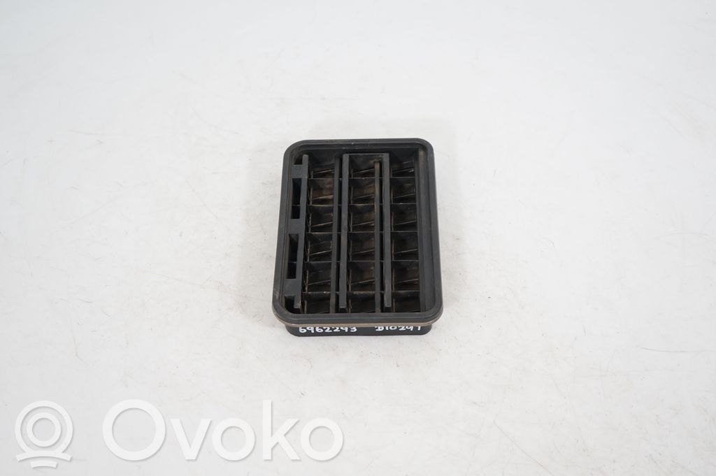 Quarter panel pressure vent (2)