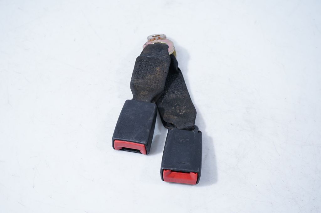 Rear seatbelt buckle (4)