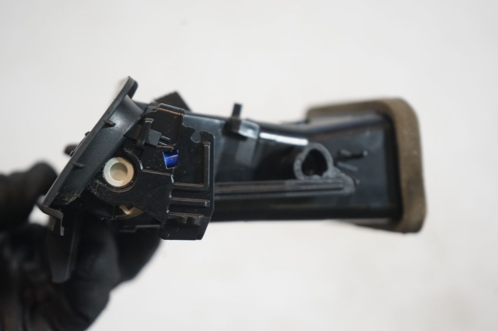 Dashboard side air vent grill/cover trim (6)