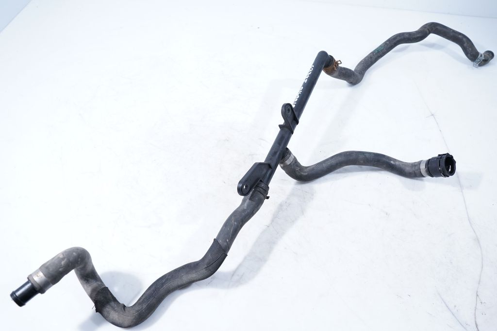 Engine coolant pipe/hose (4)