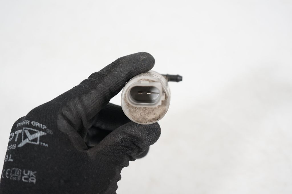 Windscreen/windshield washer pump (6)