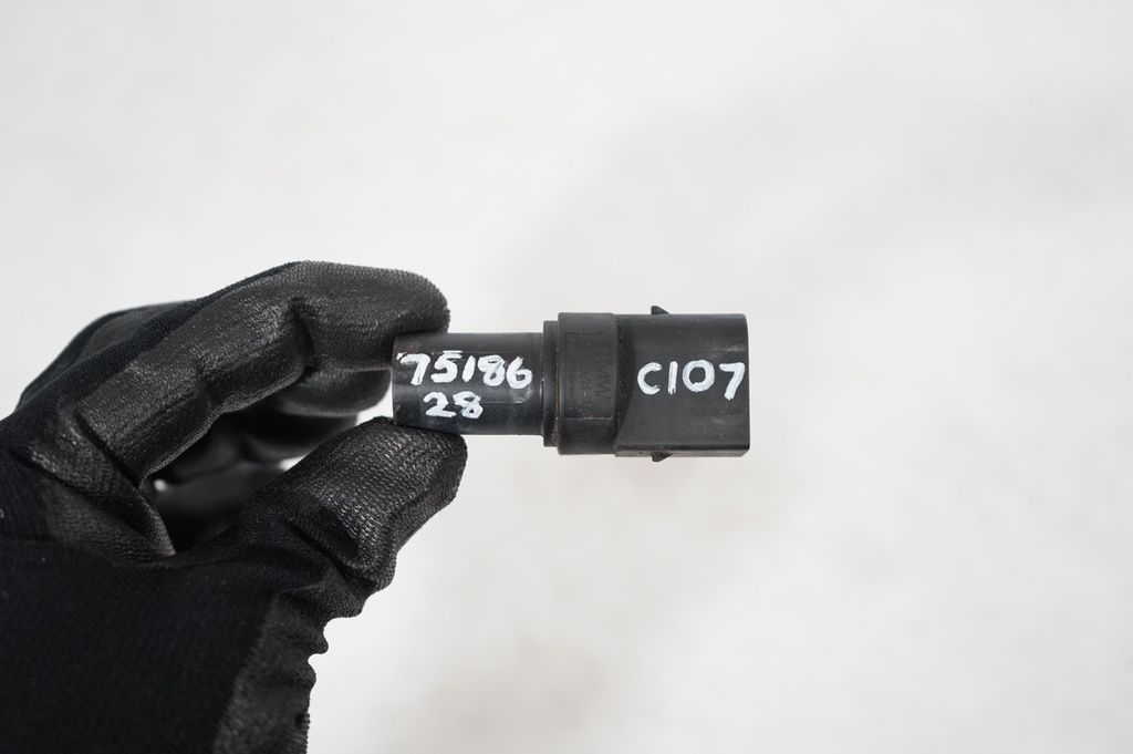 Camshaft position sensor (7)