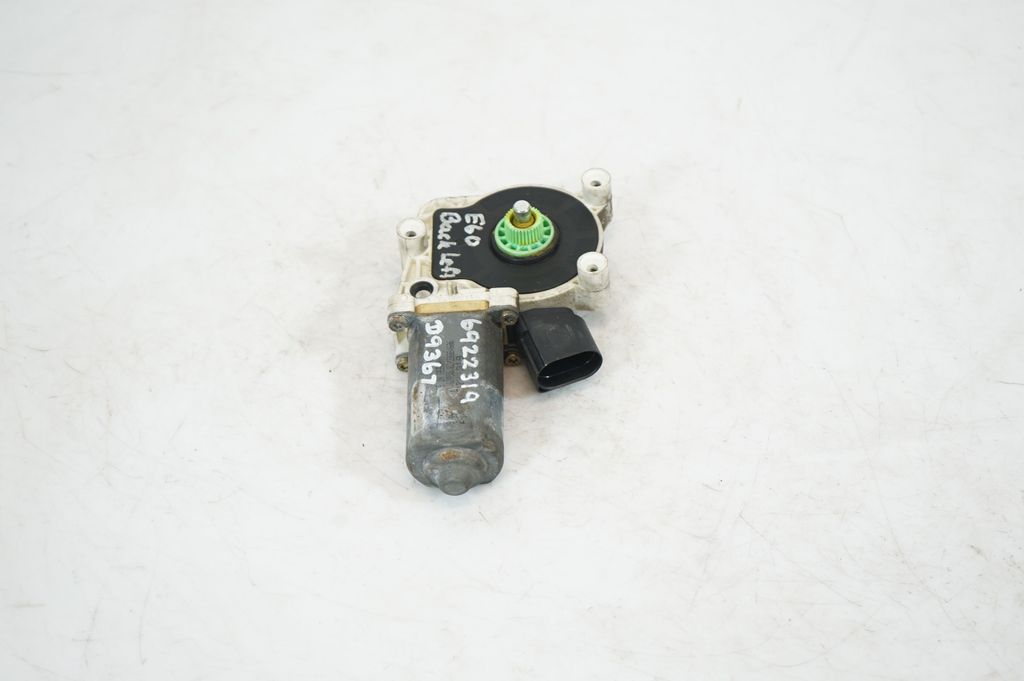 Rear door window regulator motor (2)