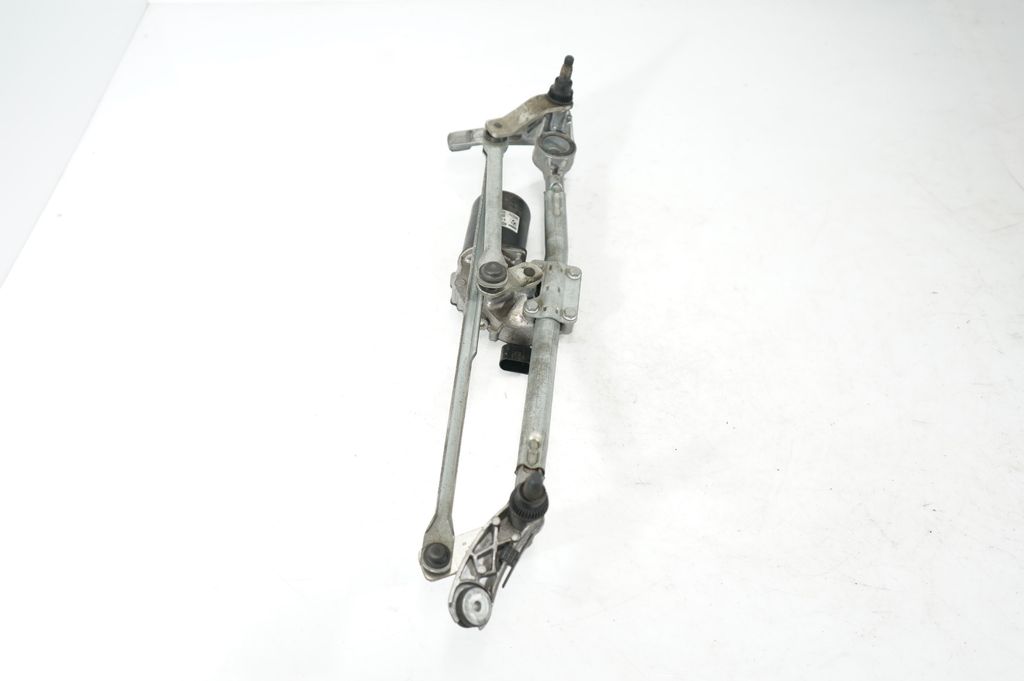 Front wiper linkage and motor (4)