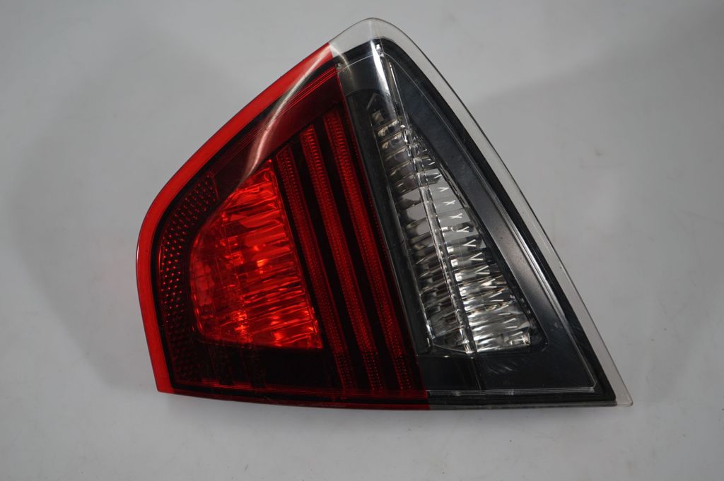 Tailgate rear/tail lights (6)