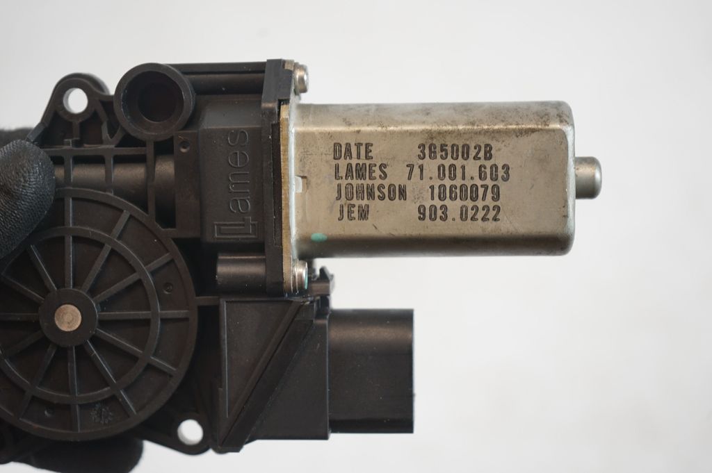 Rear door window regulator with motor (7)