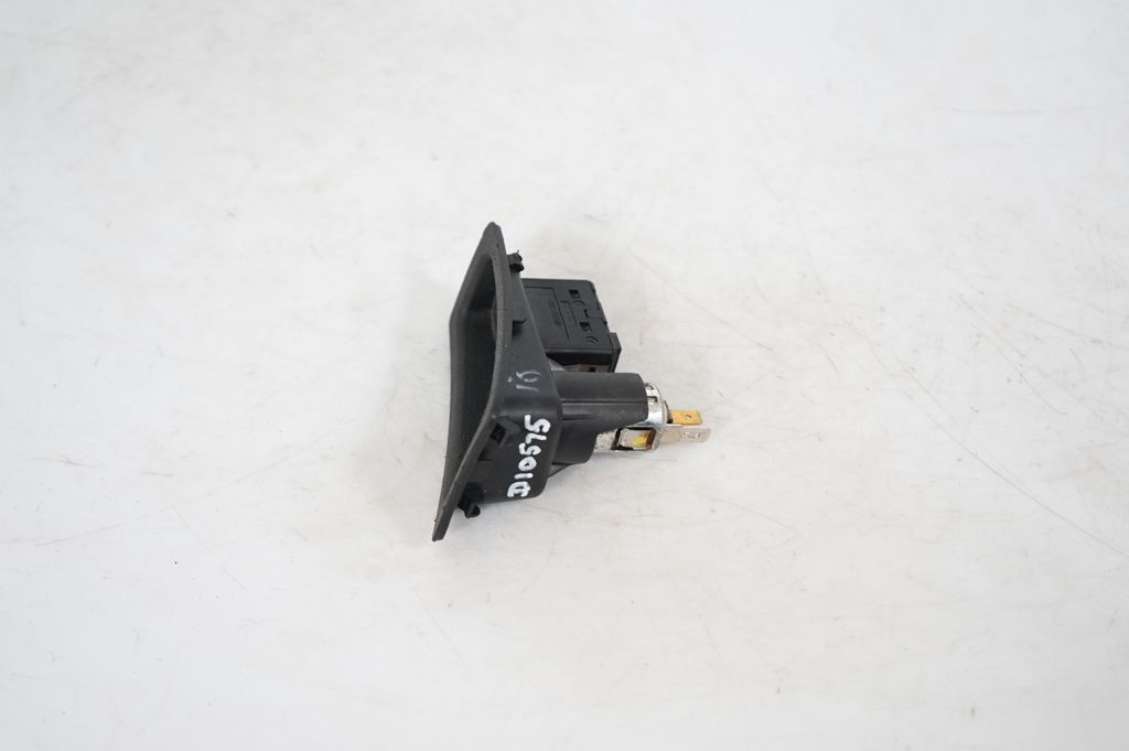 AUX in-socket connector (2)