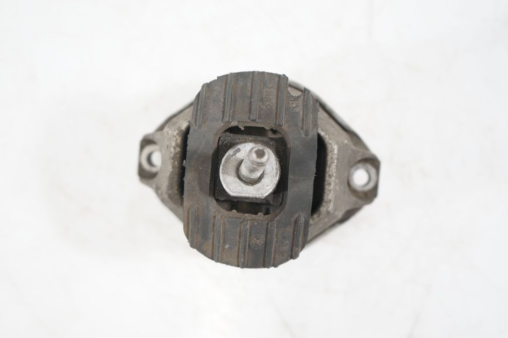 Engine mount bracket (7)