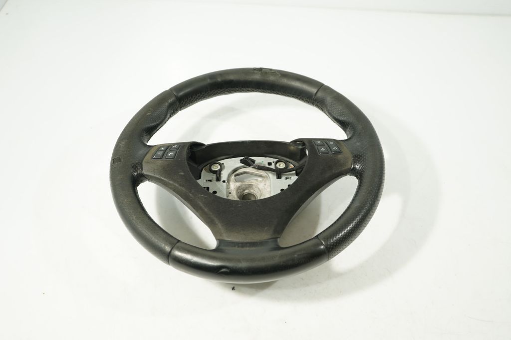 Steering wheel (5)