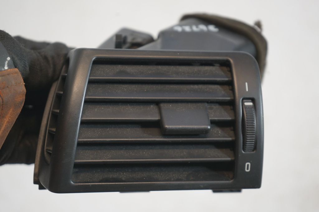 Dashboard side air vent grill/cover trim (7)