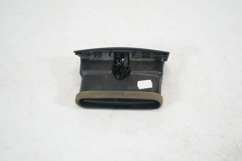 Rear air vent grill (3)